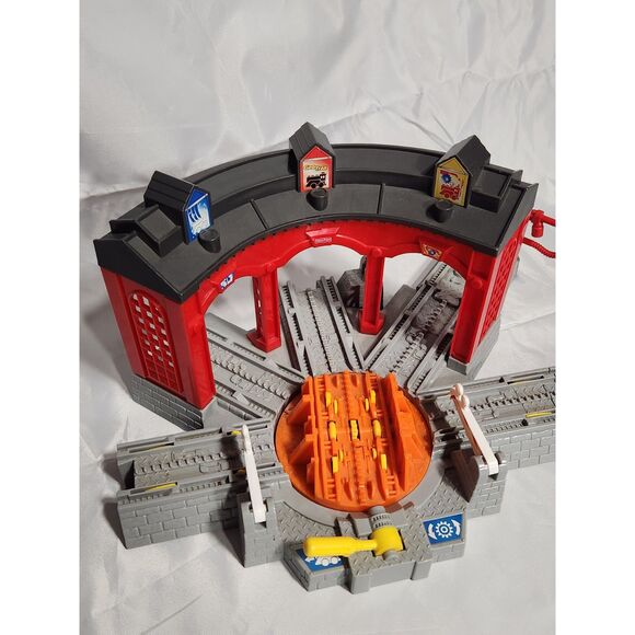 Fisher-Price GeoTrax Station – Vintage Toy Train Set Accessory - Picture 2 of 12